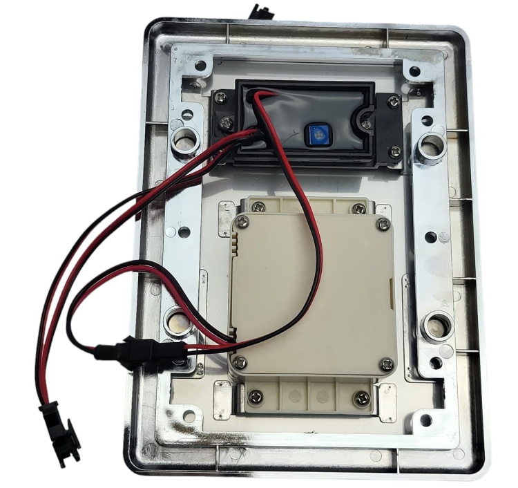 Bateria spłukująca do WC z fotokomórką