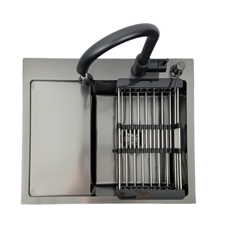 Zlewozmywak stalowy jednokomorowy z ociekaczem czarny 5849 Prawy z Dozownikiem, Baterią MIURA i Koszykiem