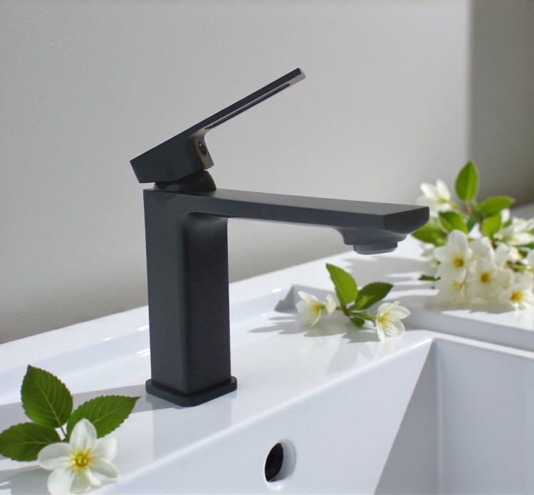 Bateria umywalkowa VORO czarna Stellman 1604-1B.jpg