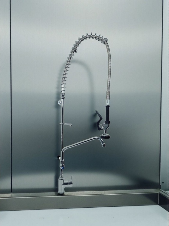 Bateria kuchenna gastronomiczna na kuchni