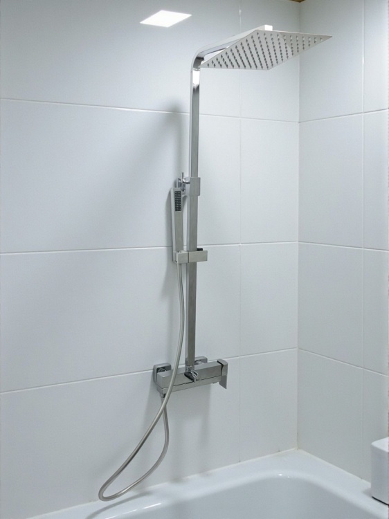 Zestaw wannowo-natryskowy z deszczownicą 25x25cm QATRO Chrom 1633C - montaż