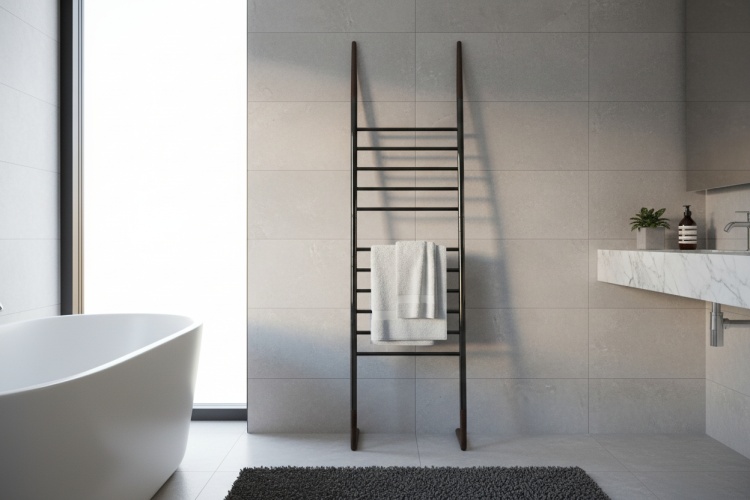 grzejnik_elektryczny_stojacy_czarny_lazienka_interier.jpeg
